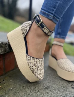 TH Mono Rafia Flatform